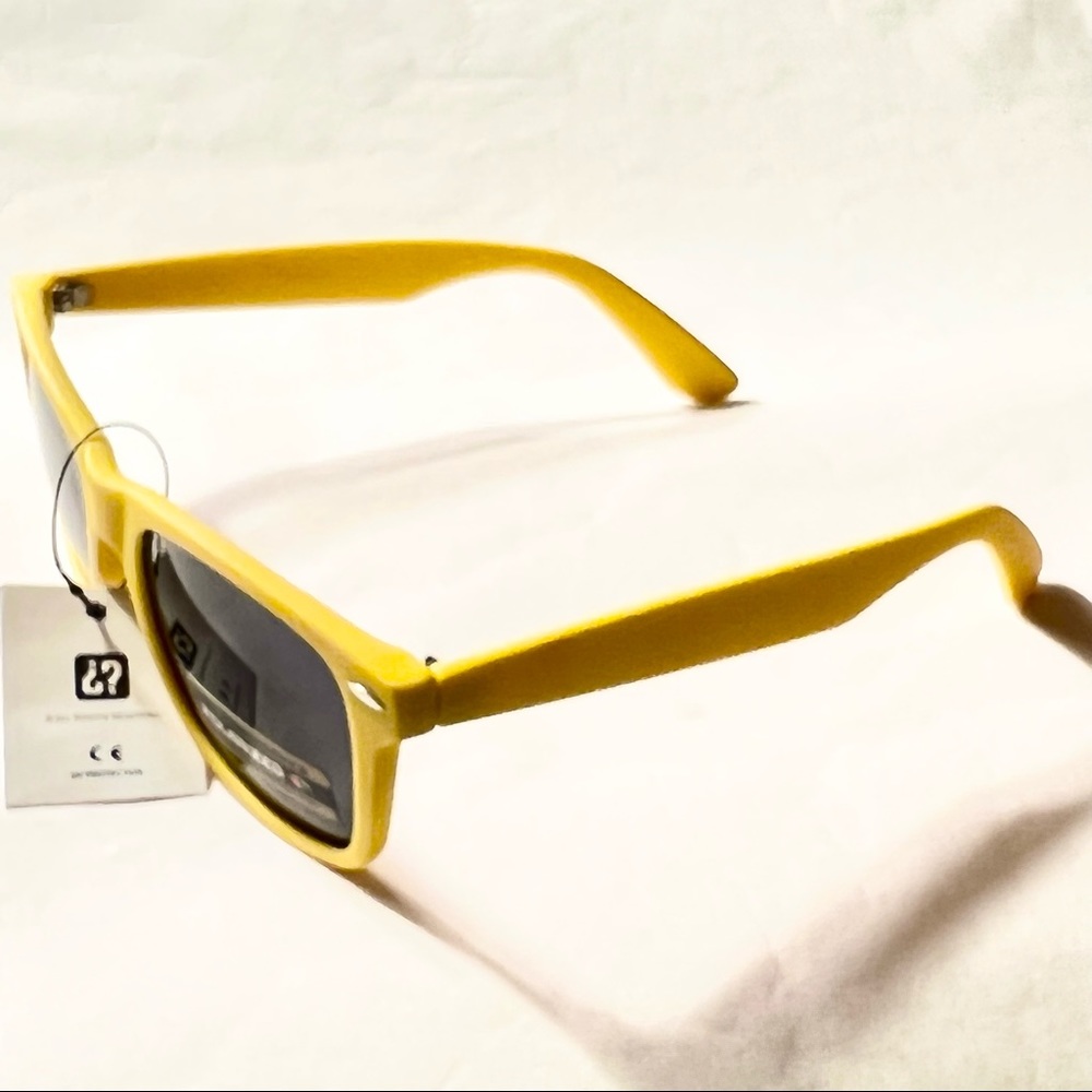 Unbranded Wayfarer Style Polarized UVA/UVB Sunglasses Yellow - Picture 3 of 10